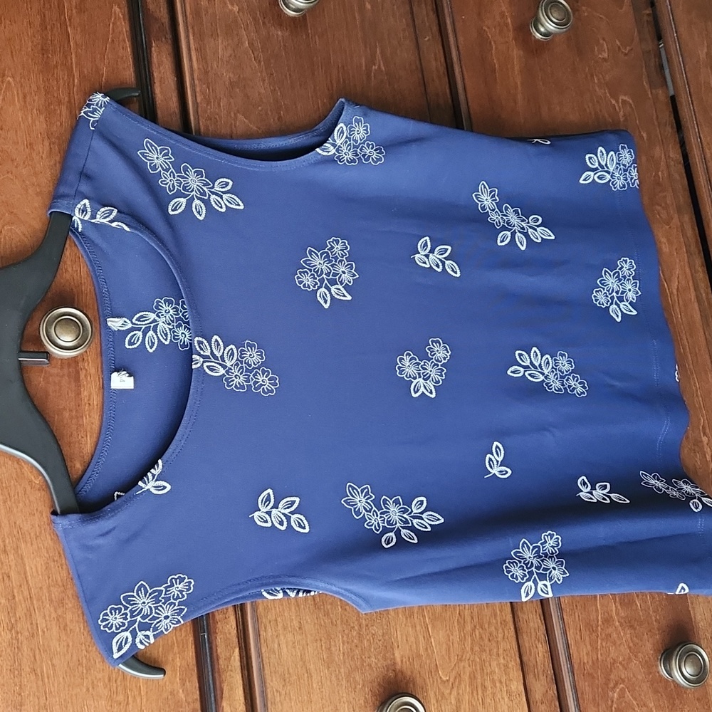 Short sleeve top